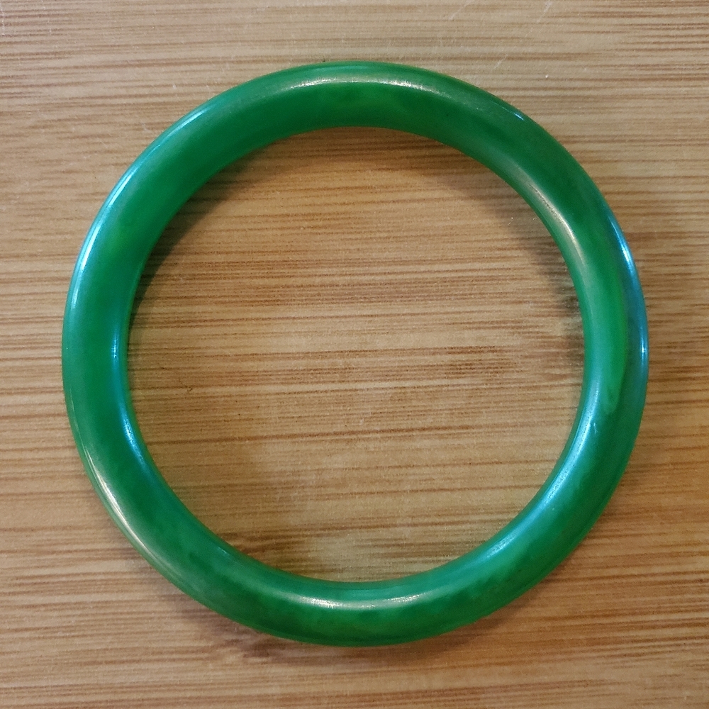 Vintage Green Lucite Bangle Bracelet